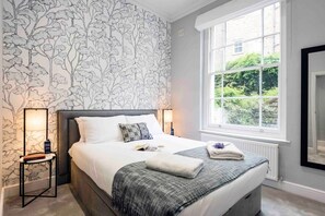 1 bedroom, desk, iron/ironing board, internet
