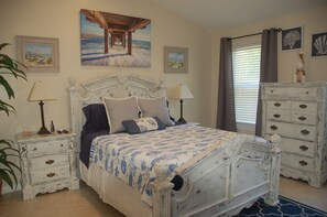 1 bedroom, desk, iron/ironing board, free WiFi - Entire Home - Pet Friendly - Close to Beach - 2 Guests (Virginia Beach)