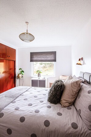 2 bedrooms, WiFi, bed sheets