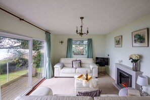 TV - Windwhistle, coastal views of Looe Bay & cliffs (Saint Martin-by-Looe)