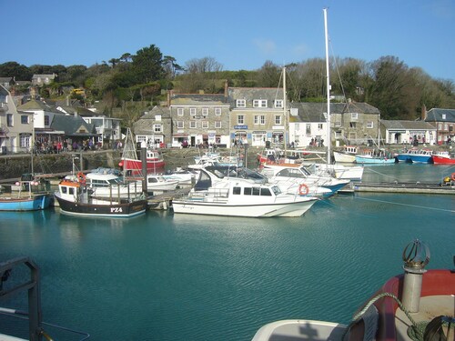 Modern lodge near quaint village center and many areas of natural beauty