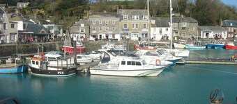 Modern lodge near quaint village center and many areas of natural beauty