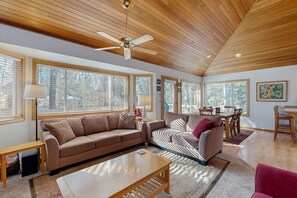 TV, fireplace, DVD player, table tennis