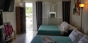 In-room safe, iron/ironing board, free WiFi, bed sheets - Budget Studio close Ft Laurderdale, South Beach with pool (Hallandale Beach)
