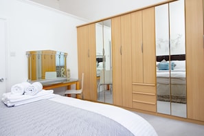 2 bedrooms, iron/ironing board, free WiFi, bed sheets