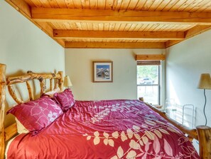2 bedrooms, iron/ironing board, Internet, bed sheets