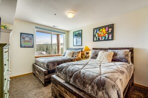 2 soverom, strykejern/-brett, internettilgang og sengetøy