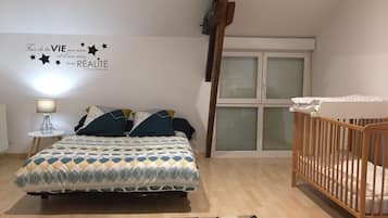 2 chambres, fer et planche Ă repasser, Wi-Fi gratuit, draps fournis