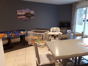 Children's area - House f3 bis, whole, near downtown in the heart of the bay of Mt Saint Michel (Avranches)
