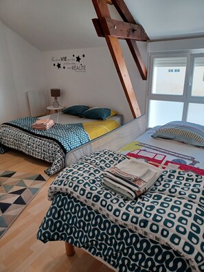 2 bedrooms, iron/ironing board, free WiFi, bed sheets - House f3 bis, whole, near downtown in the heart of the bay of Mt Saint Michel (Avranches)