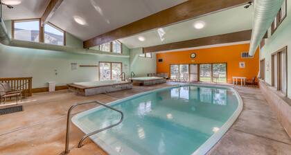 Vuoristo- ja järvinäkymät tästä Lake Cliffe -konsolista - pääsy klubitaloon!