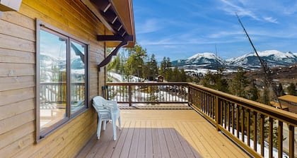 Fantastic home w/ view of Gore Range, two large decks, & walkable location