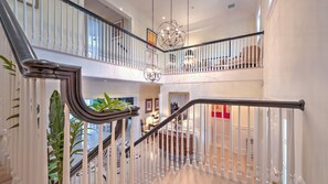 Interior - Two Master Suites, Eat-In Kitchen with Breakfast Area, Den with Fireplace,... (Southampton)