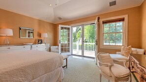 5 bedrooms, laptop workspace, iron/ironing board, Internet - Two Master Suites, Eat-In Kitchen with Breakfast Area, Den with Fireplace,... (Southampton)