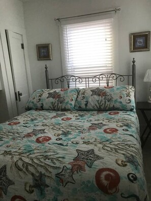 2 bedrooms, iron/ironing board, free WiFi, bed sheets