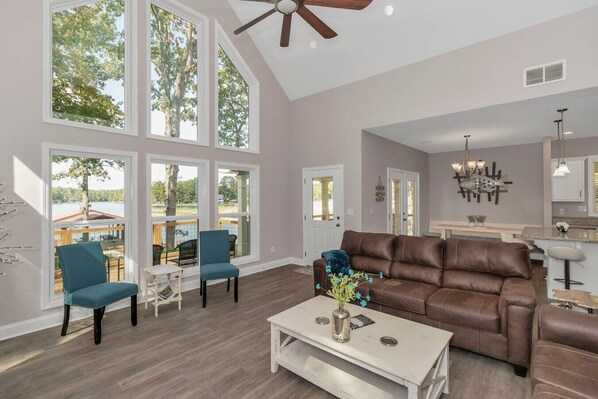 Smart TV, fireplace, ping pong