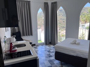 1 bedroom, desk, free WiFi, bed sheets