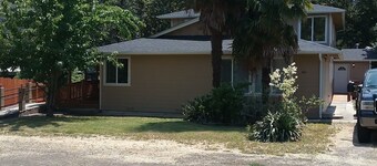 Large 7 bd 5 bath house. A few miles from wildlife safari. Gourmet kitchen