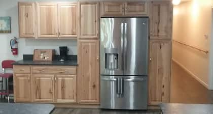 Large 7 bd 5 bath house. A few miles from wildlife safari. Gourmet kitchen