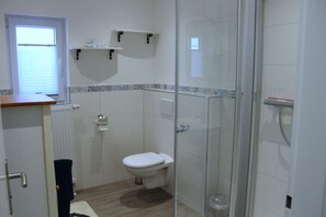 Shower, hair dryer, towels, soap - Holiday house in the center of Jever - In the house time-out, outside Frisian-tart (Jever)