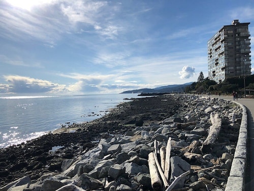 Renovated, spacious and bright North Shore garden oasis/one bedroom suite