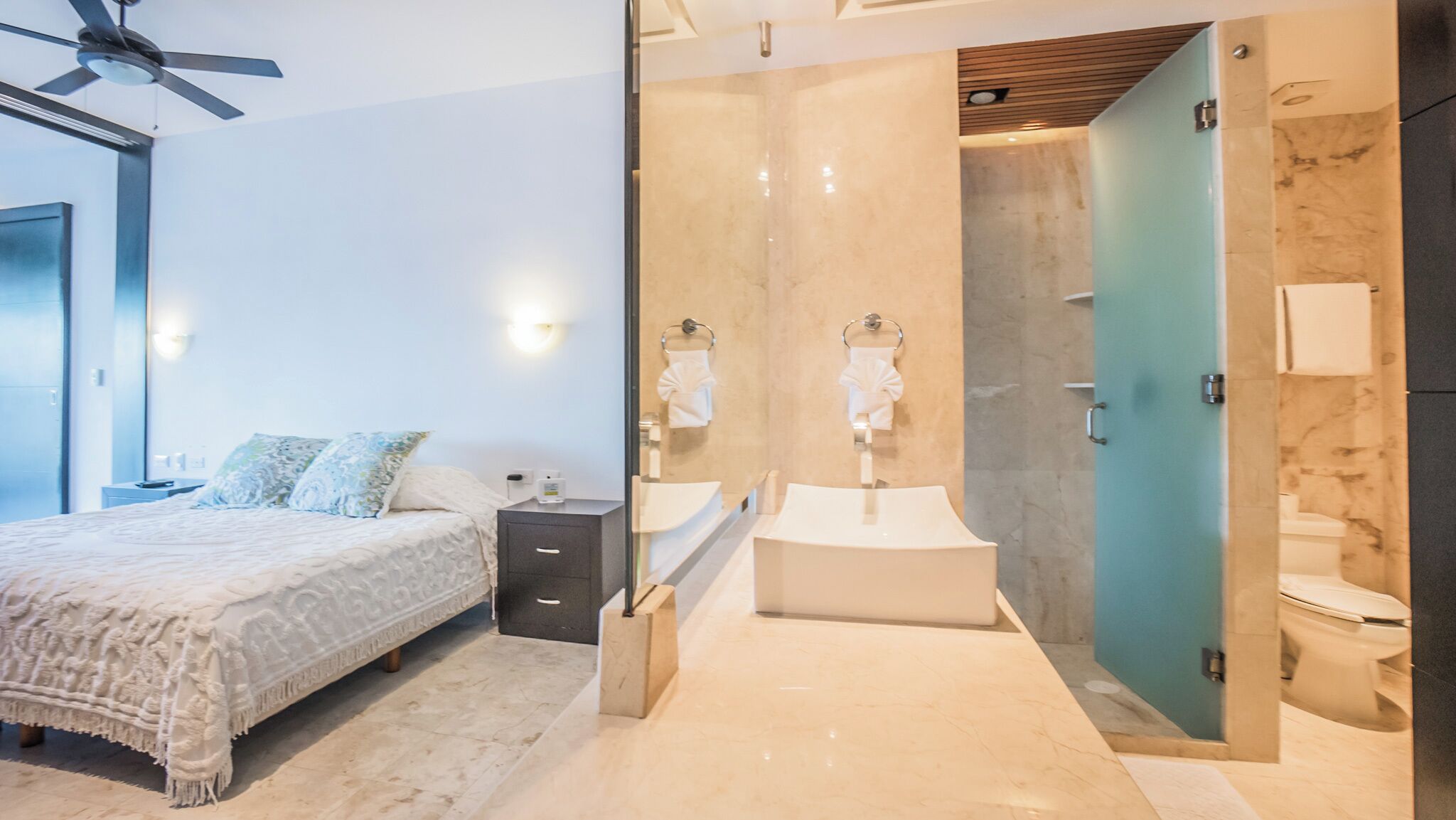 컴포트 아파트, 침실 1개 | 욕실 | 샤워 시설, 레인폴 샤워기, 무료 세면용품, 헤어드라이어