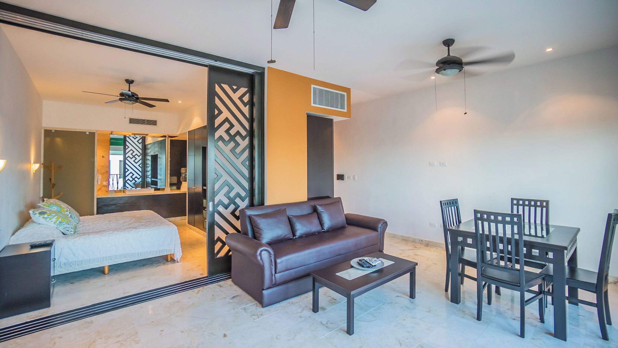 Comfort Apartment, 1 Bedroom | Dining room