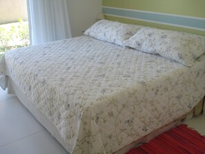 Quarto suíte (cama box king size)