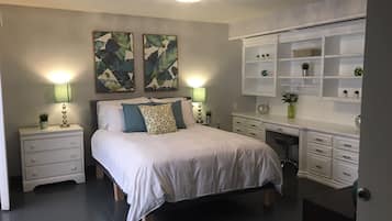 3 bedrooms, desk, iron/ironing board, free WiFi