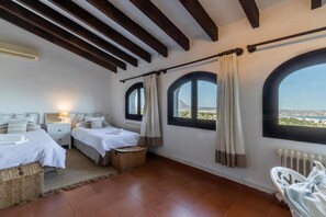 8 chambres, fer et planche à repasser, Wi-Fi gratuit, draps fournis