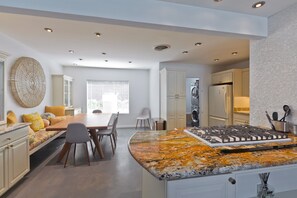 Dining - Luxury Private Resort - 1 Block to El Paseo! Sleeps 12! (Palm Desert)