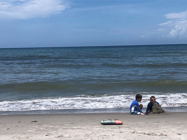 A la platja, gandules de platja i tovalloles de platja
