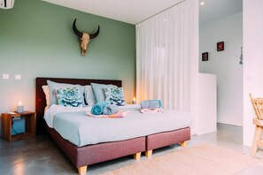 3 chambres, coffre-fort, bureau, fer et planche à repasser