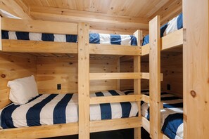 4 bedrooms, WiFi, bed sheets