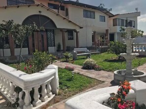 Terrace/patio - Quinta Napoleon Elegance and Confort (Quito)