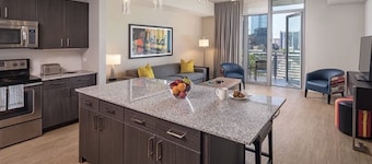 Spacious One BR Suite - Located in Heart of Austin for Formula 1 and Halloween