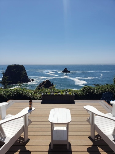 Tilava, upea piha, poreallas ja merinäköala!