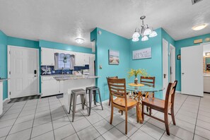 Dining - Salty Seahorse ~ Cozy getaway less than 1/4 of a mile from the beach! (Panama City Beach)
