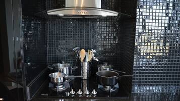 Fridge, microwave, oven, coffee/tea maker