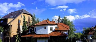 Apartment de La Falaise | Deluxe Double King Suite just a 9 min walk to the Lake