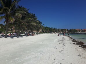Beach nearby, sun loungers, beach towels