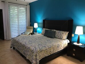 2 slaapkamers, een kluis op de kamer, een bureau
