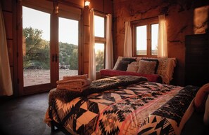 2 makuuhuonetta, silitysrauta/-lauta, ilmainen Wi-Fi, vuodevaatteet