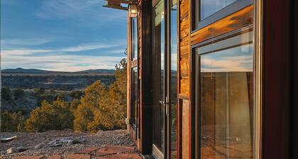 The Red Earth Palace Retreat - private natural hot spring access