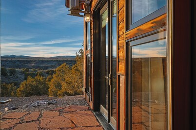 The Red Earth Palace Retreat - private natural hot spring access