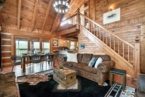 Smart TV, fireplace - Wood Fireplace Secluded View Hot Tub Gas Firepit (Sevierville)