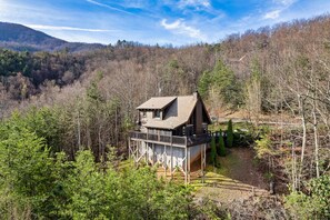 Exterior - Wood Fireplace Secluded View Hot Tub Gas Firepit (Sevierville)