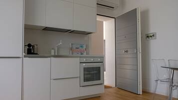 Kühlschrank, Ofen, Herdplatte, Geschirrspüler