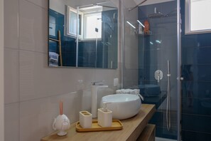 Hårføner, håndklær, såpe og sjampo