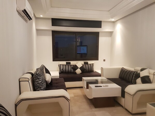 Standard Apartment | Living area | 50-inch flat-screen TV with satellite channels, TV - Residence Beautiful Mansions (Marrakech)